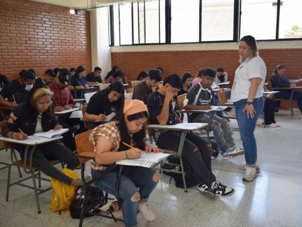 Los aspirantes compiten por un cupo en los 18 programas de licenciatura y los dos técnicos universitarios. ​​​​​