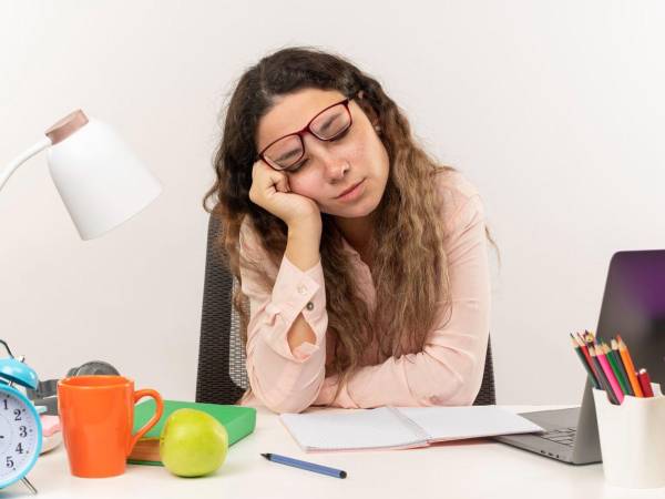 Perder la concentración con facilidad o sentirse irritable sin motivo son otros síntomas de la fatiga por azúcar.