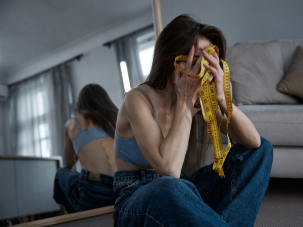 La idealización de tener un cuerpo extremadamente delgado, ha adquirido gran visibilidad a través de artistas y famosos, como un ideal de belleza, éxito, bienestar y aceptación social.