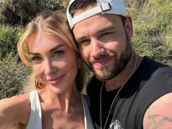 La influencer Kate Cassidy volvió a captar la atención de los seguidores de Liam Payne al revelar que inició un tratamiento con láser para remover el tatuaje 444 que llevaba en una de sus manos como homenaje al fallecido cantante. Las imágenes del procedimiento provocaron numerosas reacciones en redes sociales, donde muchos interpretaron que se trataba de un intento por dejar atrás su historia con el exintegrante de One Direction.