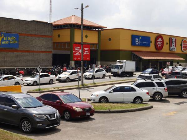 La Gran Central Metropolitana es la terminal de autobuses más grande de Honduras y uno de los principales complejos comerciales de San Pedro Sula. Funciona desde el 27 de agosto de 2006.
