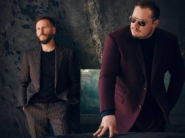 Sin Bandera es un dúo musical mexicano formado en 2000 en Ciudad de México por Leonel García y Noel Schajris. Se separaron por única vez en 2008, volviéndose a juntar en noviembre de 2015.