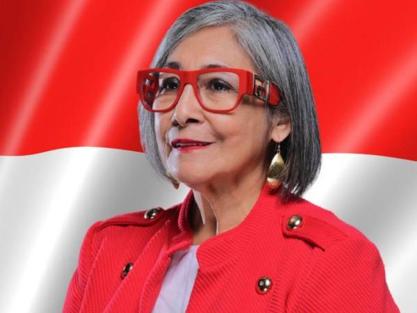 En su mensaje, la congresista también lanzó duras críticas al oficialismo