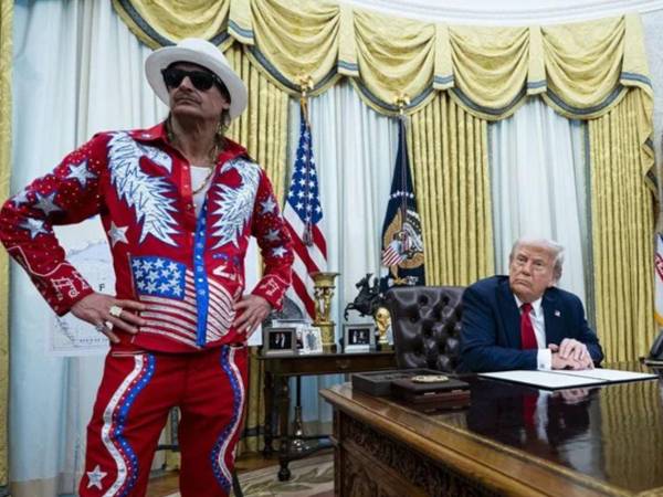 El cantante estadounidense Kid Rock (izq.) y el presidente estadounidense Donald Trump, en una fotografía de archivo.