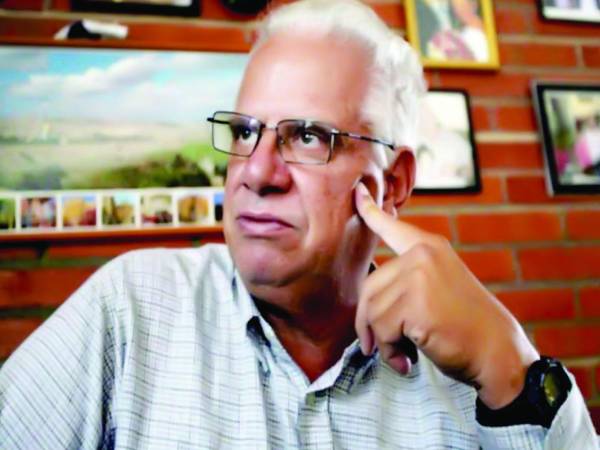 <b>El reverendo Mario Fumero invitó a participaren la caminata sin fines políticos.</b>