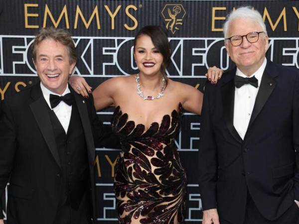 Fotografía de archivo de los actores Martin Short, Selena Gómez y Steve Martin.
