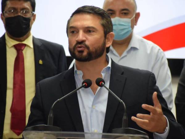 El diputado Yuri Sabas enfatizó que ninguna fuerza política cuenta con los votos suficientes para alcanzar la mayoría calificada sin consensos en el Congreso Nacional.