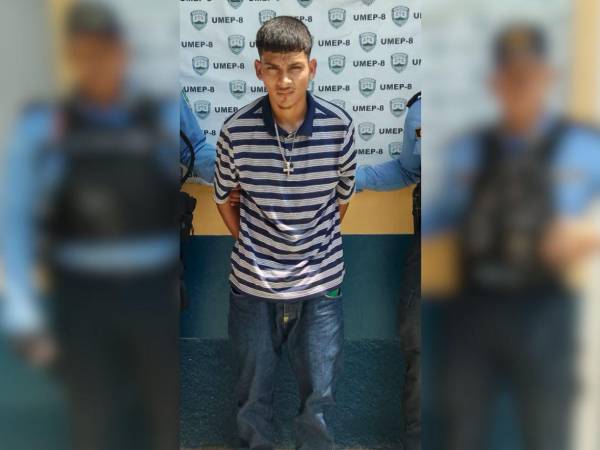 Momentos de la detención de Kelvin Samuel Galdámez Cocas de 19 años, y es originario de Tocoa, Colón.