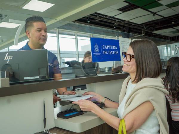 De acuerdo con el reporte de Migración, entre los principales motivos de estos desplazamientos figuran el turismo, la residencia y el tránsito regional.