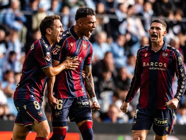 Kervin Arriaga se lució con un golazo y asistencia en la remontada del Levante.