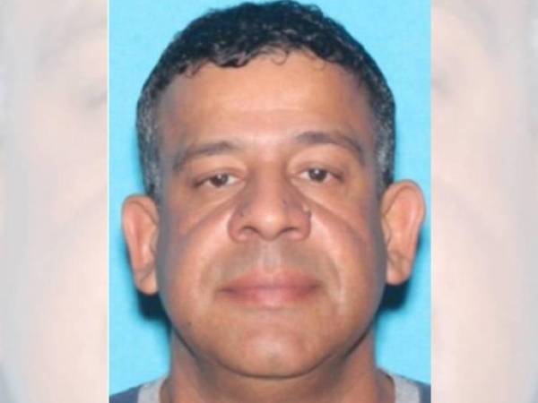 El Departamento de Seguridad Pública de Texas (DPS) tiene la mira en Ismael Arias, un hombre con violento historial que integra la lista de los fugitivos más buscados de noviembre. Sobre él pesa una orden de captura activa y una generosa recompensa. ¿Qué se sabe sobre su caso?