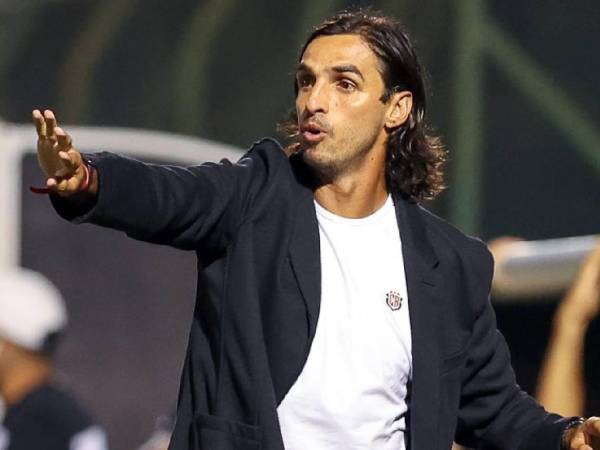 Bryan Ruiz se estrenó con un espectacular triunfo en el banquillo de la selección de Costa Rica.