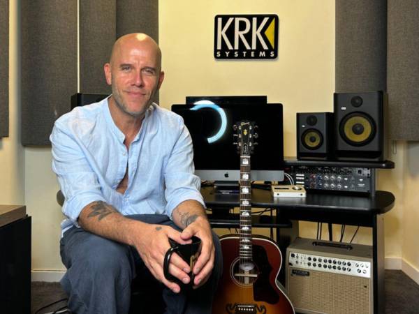 El cantante peruano Gian Marco posa durante una entrevista con EFE en Miami (Estados Unidos).