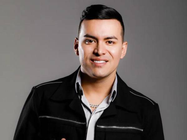 En 2021 fue reconocido como artista revelación latino por la revista Billboard y en los últimos años logró llenar grandes escenarios del país.