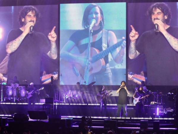 Quiero mirarles a los ojos y agradecerles, de todo corazón, por hacerme sentir tan bienvenido en mi primera vez en su hermoso país, dijo Melendi emocionado.