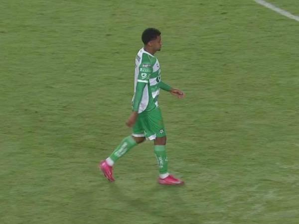 Choco Lozano fue expulsado en el juego entre Los Ángeles Galaxy vs Sanros en Leagues Cup.