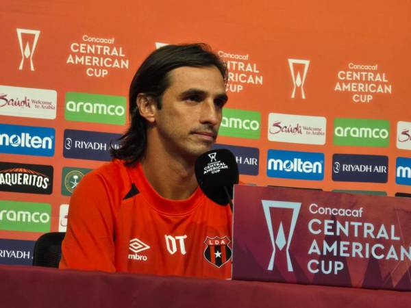 Bryan Ruiz en conferencia de prensa previo al duelo ante Marathón en la Copa Centroamericana.