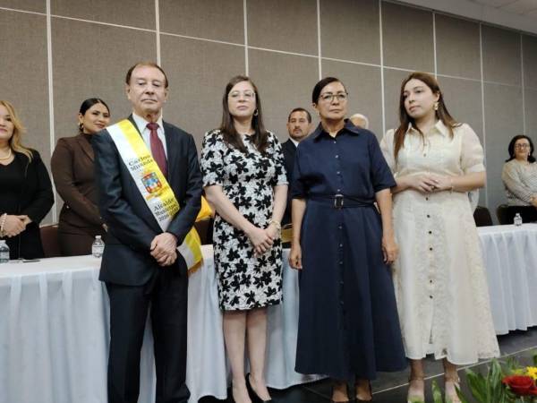 La ceremonia de la toma de posesión del alcalde Carlos Miranda en el centro de convenciones del Centro de Desarrollo y Formación de Economía Social en la ciudad de Comayagua.