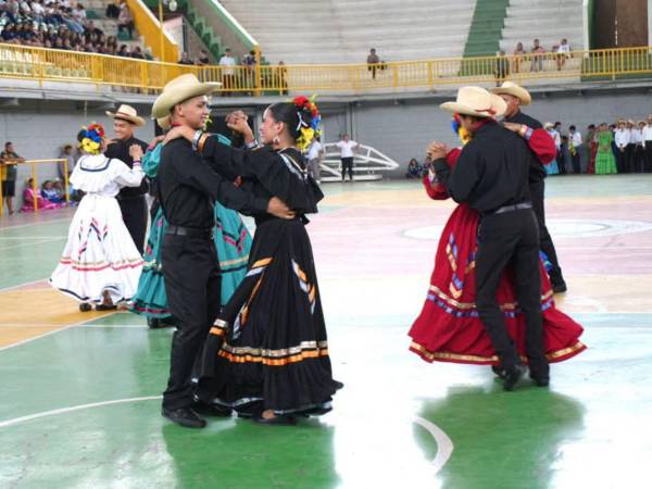 Estudiantes de Cortés participaron con entusiasmo en el Festival Departamental de Danza Folclórica 2026.