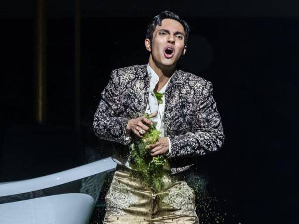 Dennis Orellana en una presentación artística en Duisburg, Alemania.