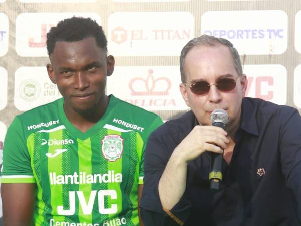 Alberth Elis fue presentado por el presidente Daniel Otero como fichaje del Marathón.