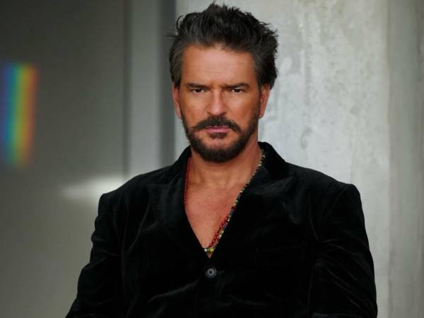 <b>Ricardo Arjona</b> está en el centro del debate luego de que el artista emitiera una serie de comentarios sobre la crianza actual durante uno de sus conciertos de su gira <b>“Lo que el Seco no dijo</b>”.