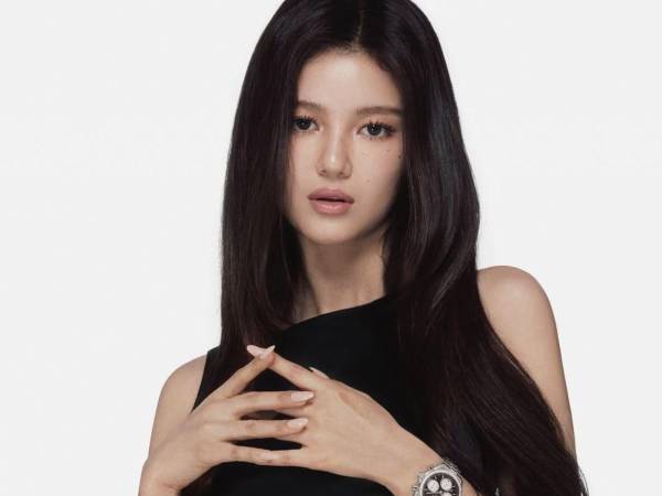 La agencia ADOR sorprendió al mundo del K-pop al anunciar oficialmente la rescisión del contrato exclusivo de Danielle, integrante del popular grupo NewJeans. El comunicado, difundido este martes, marca un nuevo capítulo en la prolongada disputa que ha rodeado tanto a la agrupación como a la propia compañía.