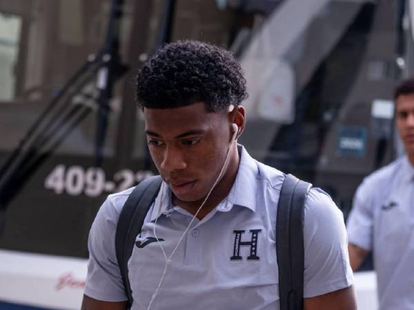 Dereck Moncada se recuperó y aparece en el 11 titular de Honduras.