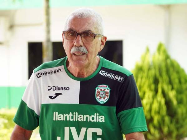 Manuel Keosseián durante la sesión de entrenamiento de este miércoles en San Pedro Sula.