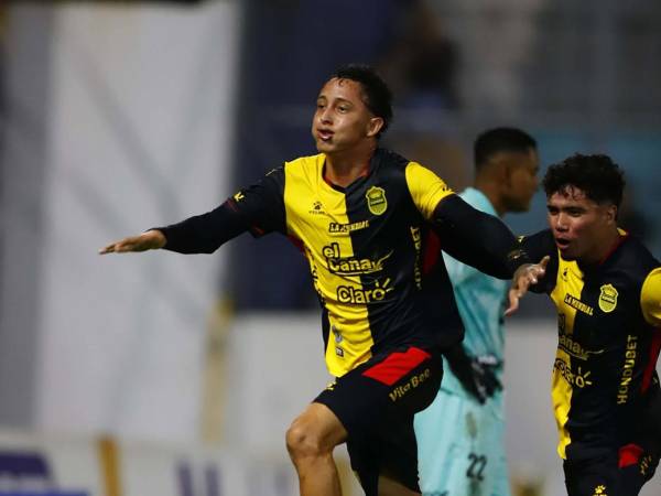 Nixon Cruz entró desde el banco de suplentes y marcó un golazo.