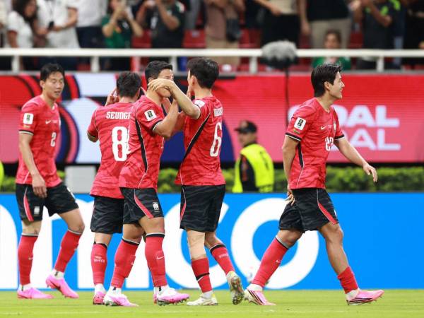 Jugadores de Corea del Sur celebrando uno de los goles ante República Checa.