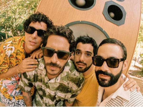 Rawayana es una de las agrupaciones más reconocidas de la escena musical latinoamericana contemporánea. Originaria de Venezuela, la banda ha logrado construir una identidad propia gracias a una propuesta que combina reggae, funk, soul, rock y diversos ritmos caribeños, creando un sonido fresco que ha conquistado audiencias dentro y fuera de su país.