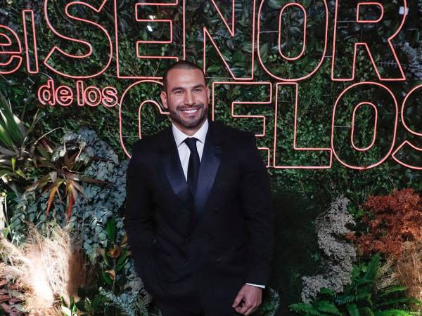 'El Señor de los Cielos' contribuyó a consolidar el auge de las narcoseries en la televisión hispana y, con diez temporadas y cerca de 800 episodios, se convirtió en una de las franquicias más exitosas, longevas e influyentes del género. Al mirar hacia atrás en su trayectoria, el actor de 49 años reconoce su evolución profesional tanto como intérprete como productor, un doble rol que asume en esta última entrega.