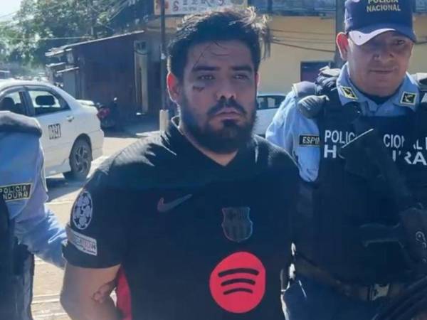 José Edín Hernández Mejía cuando era trasladado a la primera estación.