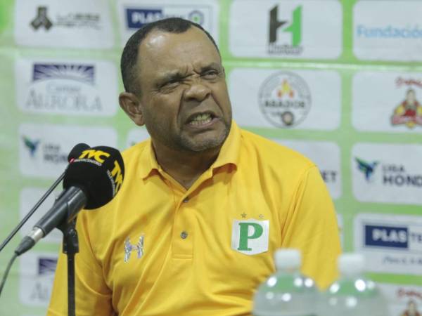Raúl Cáceres hablando en conferencia de prensa luego del partido ante Olimpia por Liga Nacional.