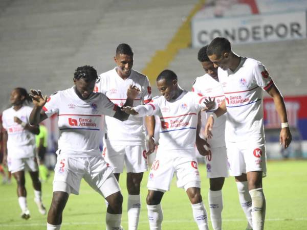 Solani Solano bailó con Elison Rivas tras su gol marcado en el Olimpia vs Real Estelí por la Copa Centroamericana.