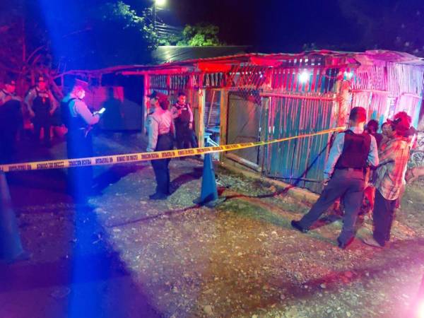 Al lugar se presentaron agentes de la Policía Nacional para acordonar la escena.