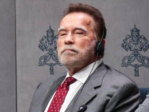 El actor, político y activista estadounidense Arnold Schwarzenegger, en una rueda de prensa este martes.