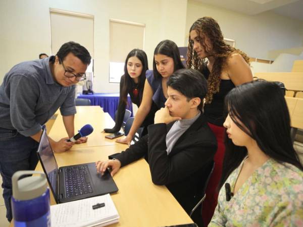 Estudiantes de periodismos fueron capacitados en técnicas de verificación para combatir la desinformación.