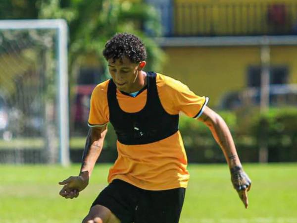 Nixon Cruz es uno de los jóvenes futbolistas que viene brillando en la Liga Nacional de Honduras con la camiseta del Real España.