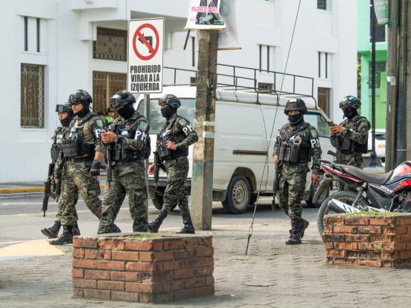Las Fuerzas Armadas mantienen patrullajes móviles en barrios, colonias y zonas comerciales de San Pedro Sula para reforzar la seguridad.