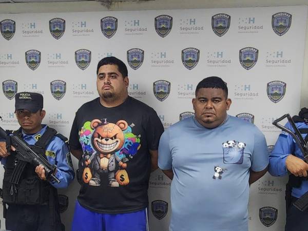 Cristian Fernando Flores Pineda y Marco Antonio Flores Caballero fueron capturados en la colonia Sabillón Cruz de Chamelecón en poder de droga.