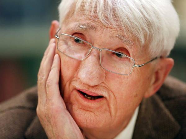 Fotografía de archivo fechada en 2012 del filósofo alemán Jürgen Habermas, quien falleció este sábado a los 96 años, según informaron medios germanos como la revista 'Der Spiegel', que citó como fuente a la editorial que publica los libros del célebre autor en Alemania, Suhrkamp.