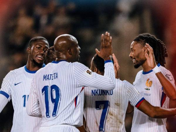 Jugadores de Francia celebrando.