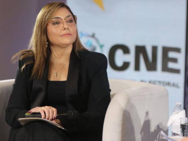 En medio de tensiones internas, el liderazgo de Ana Paola Hall al frente del CNE se convierte en pieza clave.