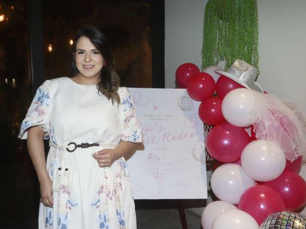 La joven Gisselle Caballero fue consentida por sus amistades cercanas, quienes le prepararon una refinada reunión con temática.