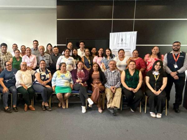 Representantes del sector público, sociedad civil, academia y empresa privada participan en el análisis de prioridades para fortalecer la transparencia y la participación ciudadana en Honduras.
