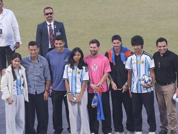 El capitán de la Selección argentina, Lionel Messi, concluyó su gira por la India, donde visitó ciudades como Calcuta, Hyderabad, Bombay y Nueva Delhi.