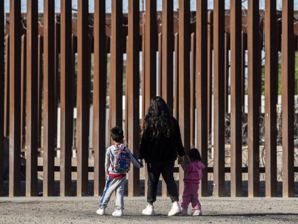 Comisión de Derechos Civiles cuestiona los operativos migratorios de Trump.
