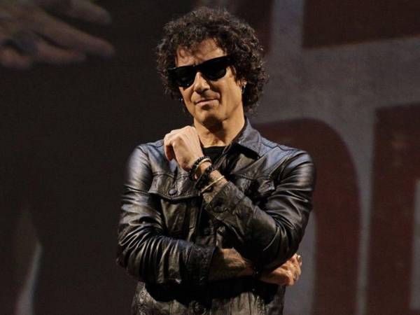 Madrid (EFE).- Cuenta Enrique Bunbury que llega un punto en la vida de un músico, «cuando te quedan más discos por delante que por detrás», que se afina el tiro respecto a qué proyectos emprender de lo que se ha dejado en el tintero, por ejemplo, afianzarse exactamente por igual como roquero que como artista de alma latina.